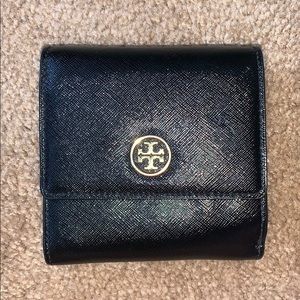 Tory Burch Robinson Trifold Wallet Black Saffiano